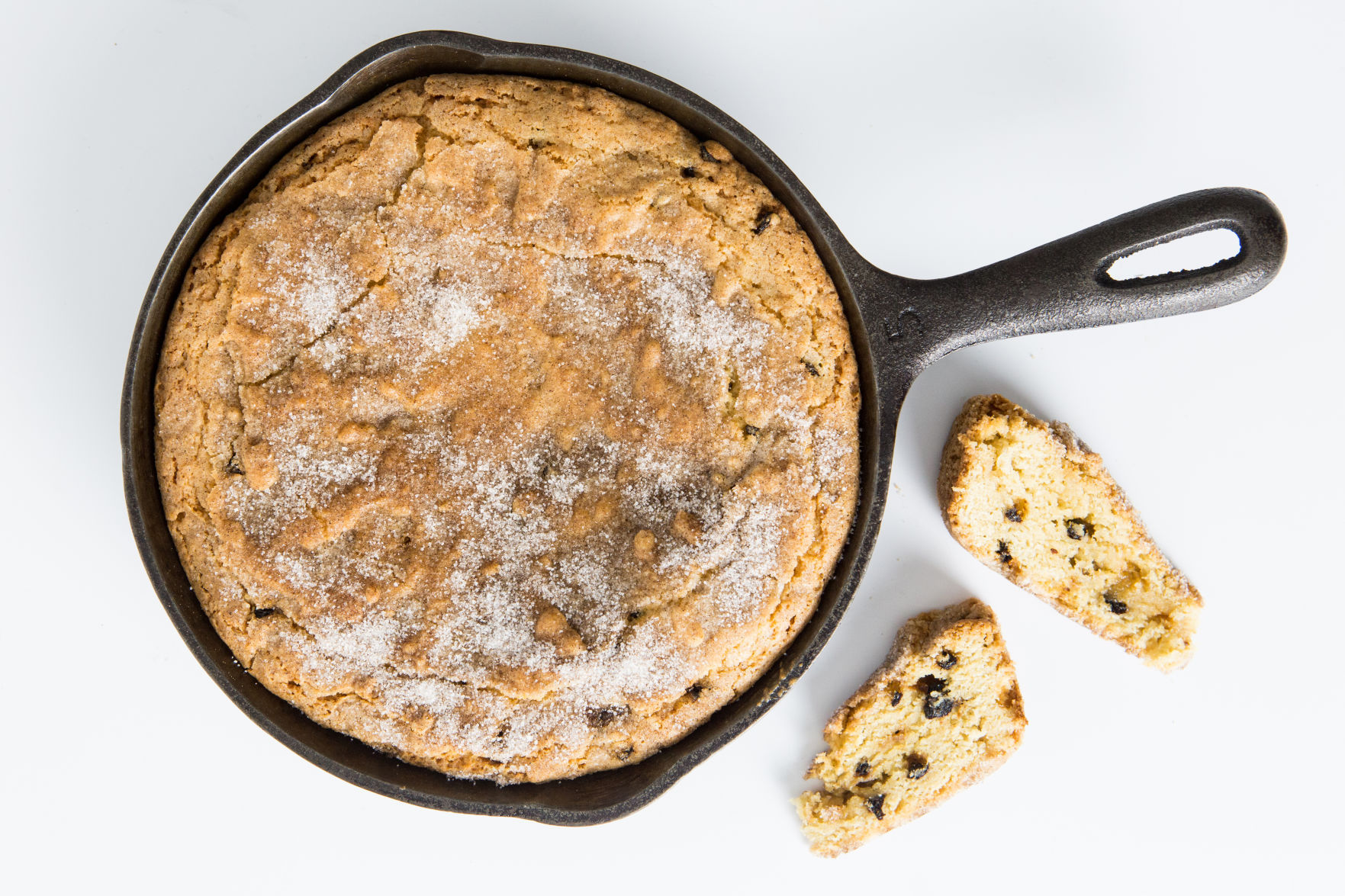 Cardamom and Currant Snickerdoodle Skillet Cookie